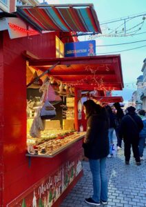 Marche-Noel-Amiens-stand-decoration
