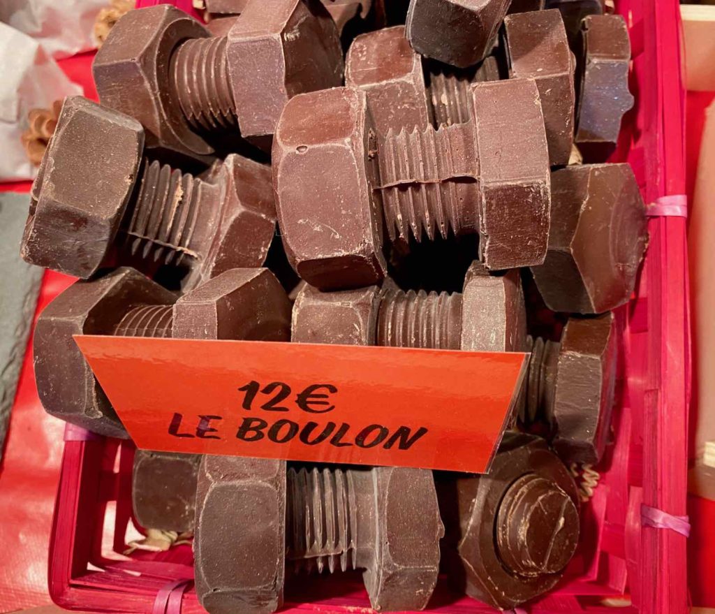 Marche-de-Noel-de-Lille-boulons-en-chocolat