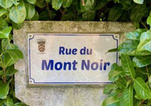 Monts-de-Flandre-panneau-rue-mont-noir
