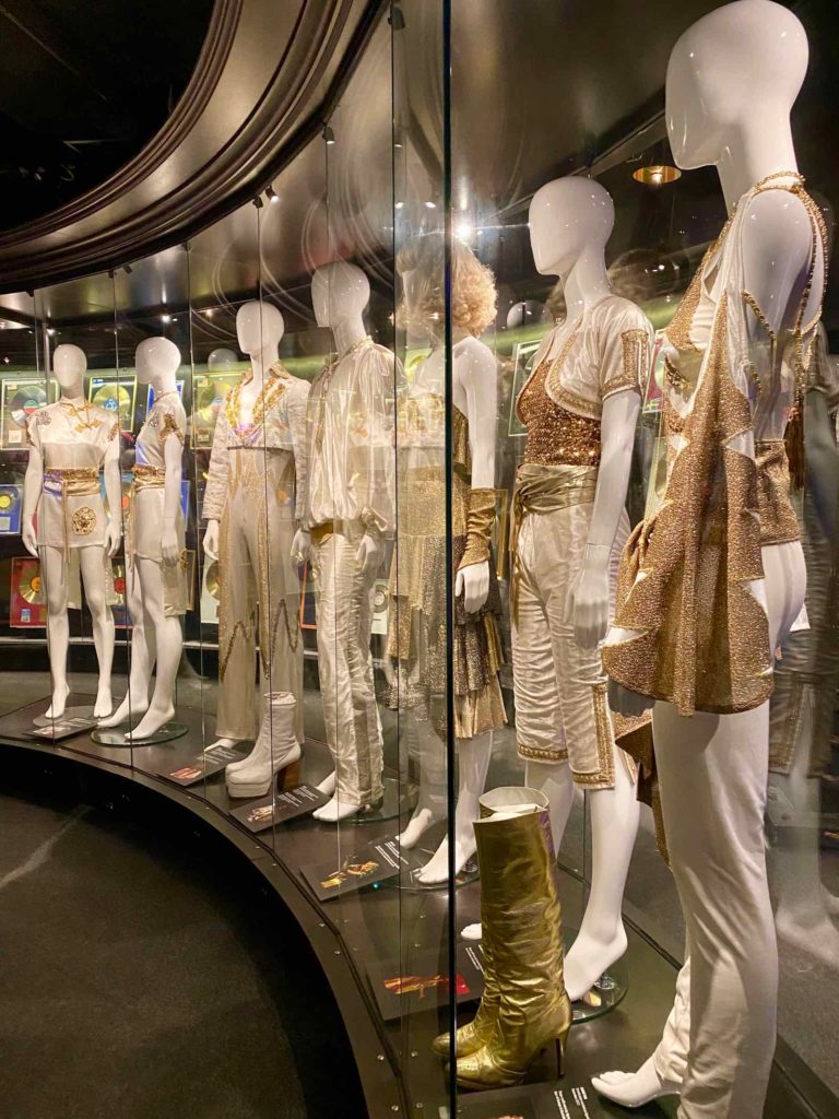 Stockholm-musee-Abba-costumes-scene