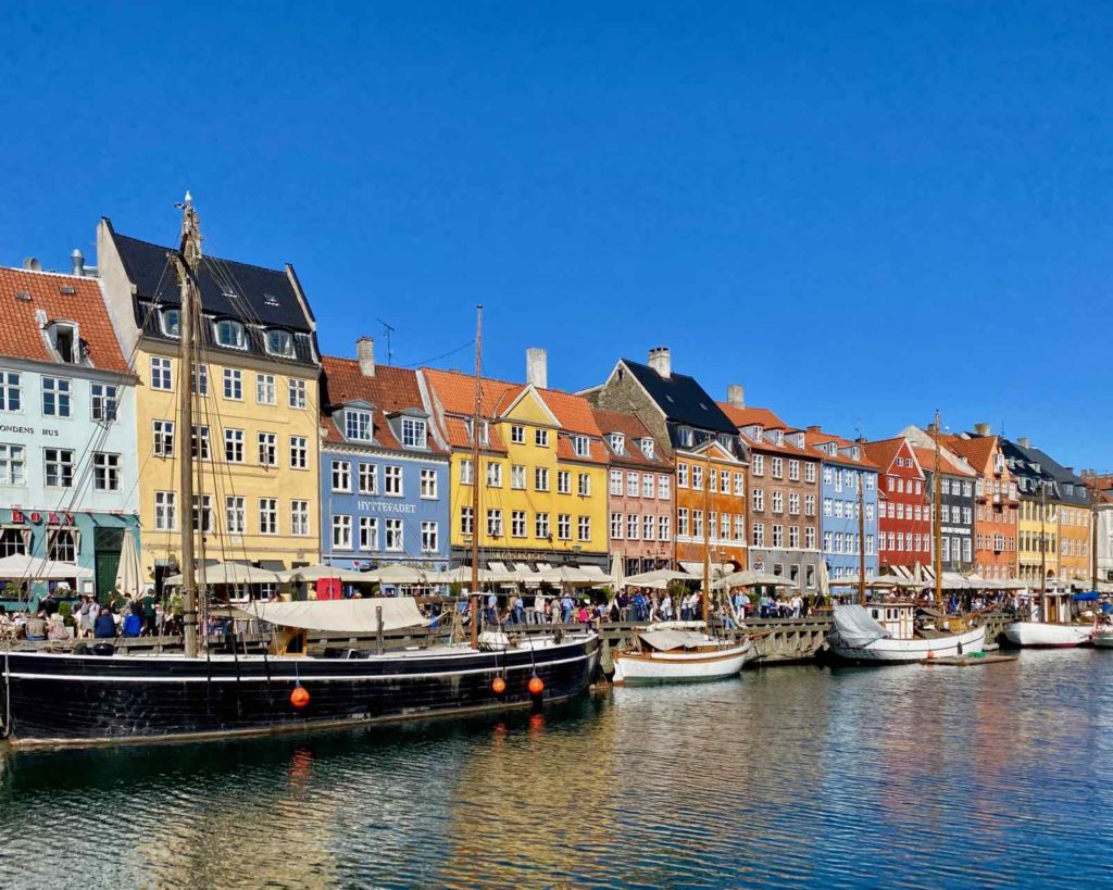 Copenhague-Nyhavn-ciel-bleu