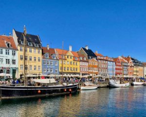 Copenhague-Nyhavn-ciel-bleu