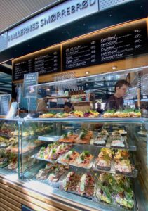 Copenhague-Torvehallerne-Market-stand-Hallernes-Smorrebrod