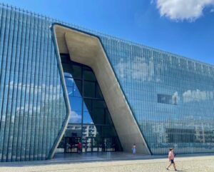 Pologne-Varsovie-musee-juif-exterieur
