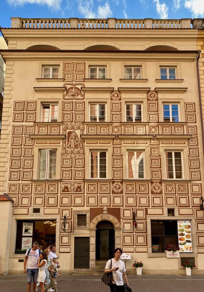 Pologne-Varsovie-place-du-Marche-belle-facade