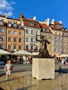 Pologne-Varsovie-place-du-Marche-cinq