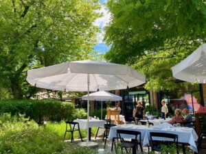 Varsovie-cuisine-polonaise-revisitee-Warszawa-Wschodnia-terrasse