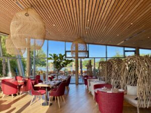 Your-Nature-Belgique-salle-restaurant-vue-lac