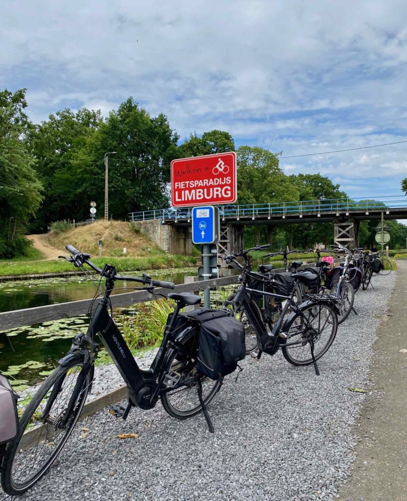 Canal-de-Beverlo-panneau-Limbourg-paradis-du-cyclisme-avec-velos