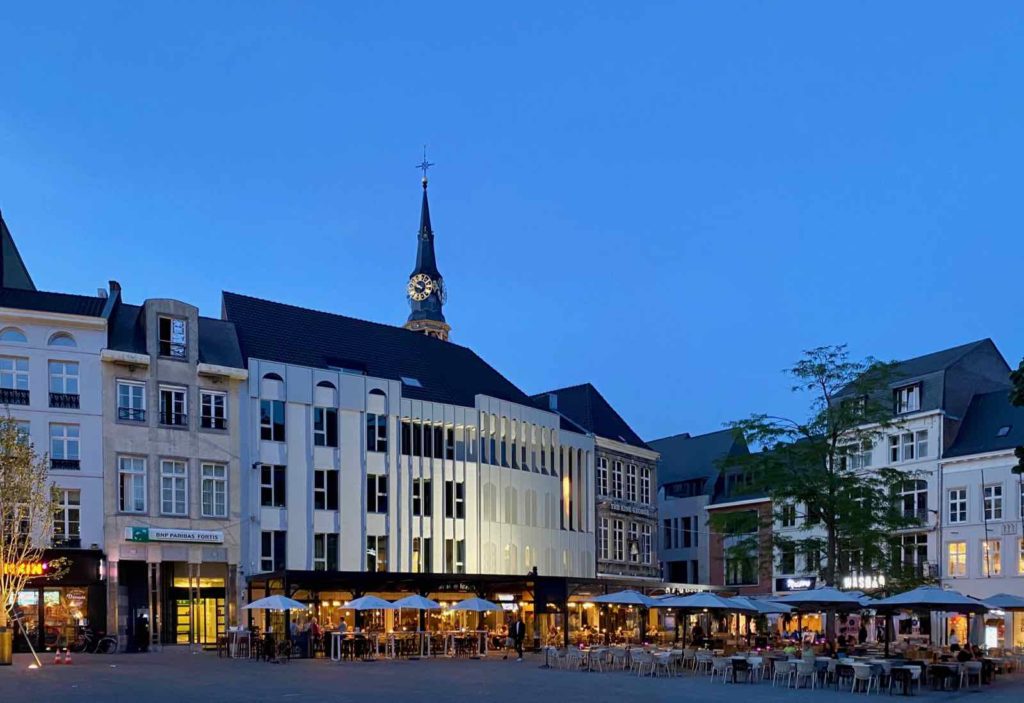 Hasselt-Grand-Place-soir-trois