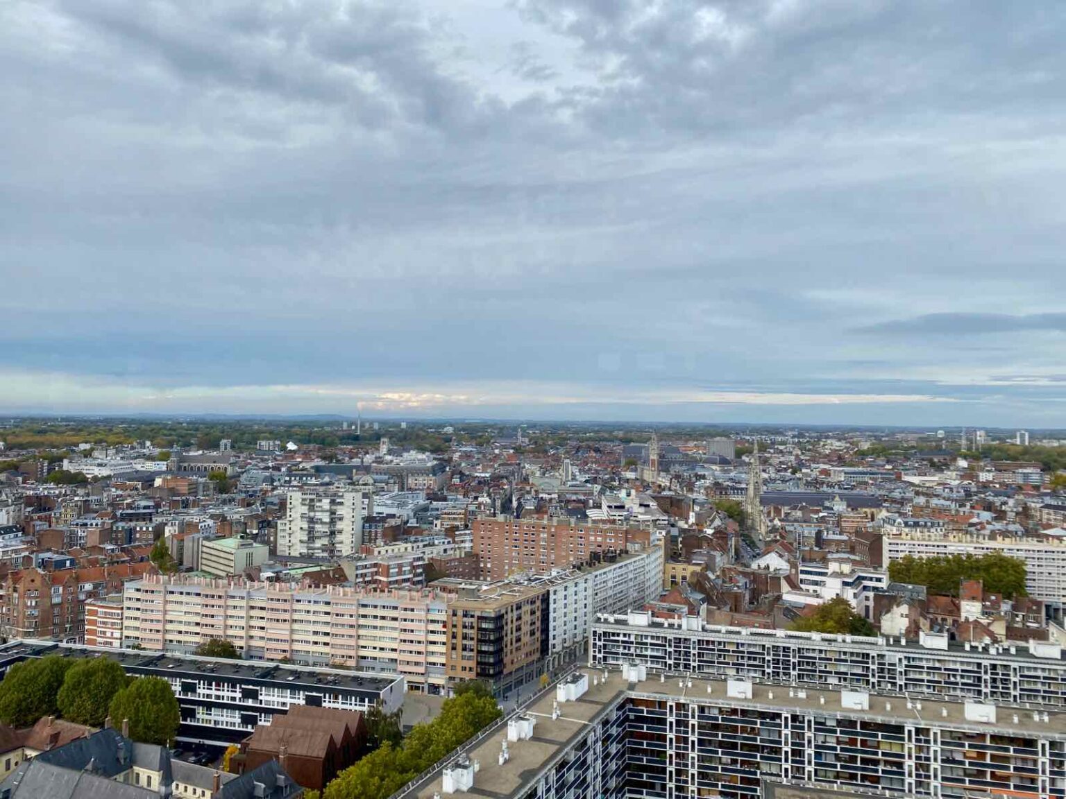 Le beffroi de l'hôtel de ville de Lille *et sa vue à 360°* Plus au nord