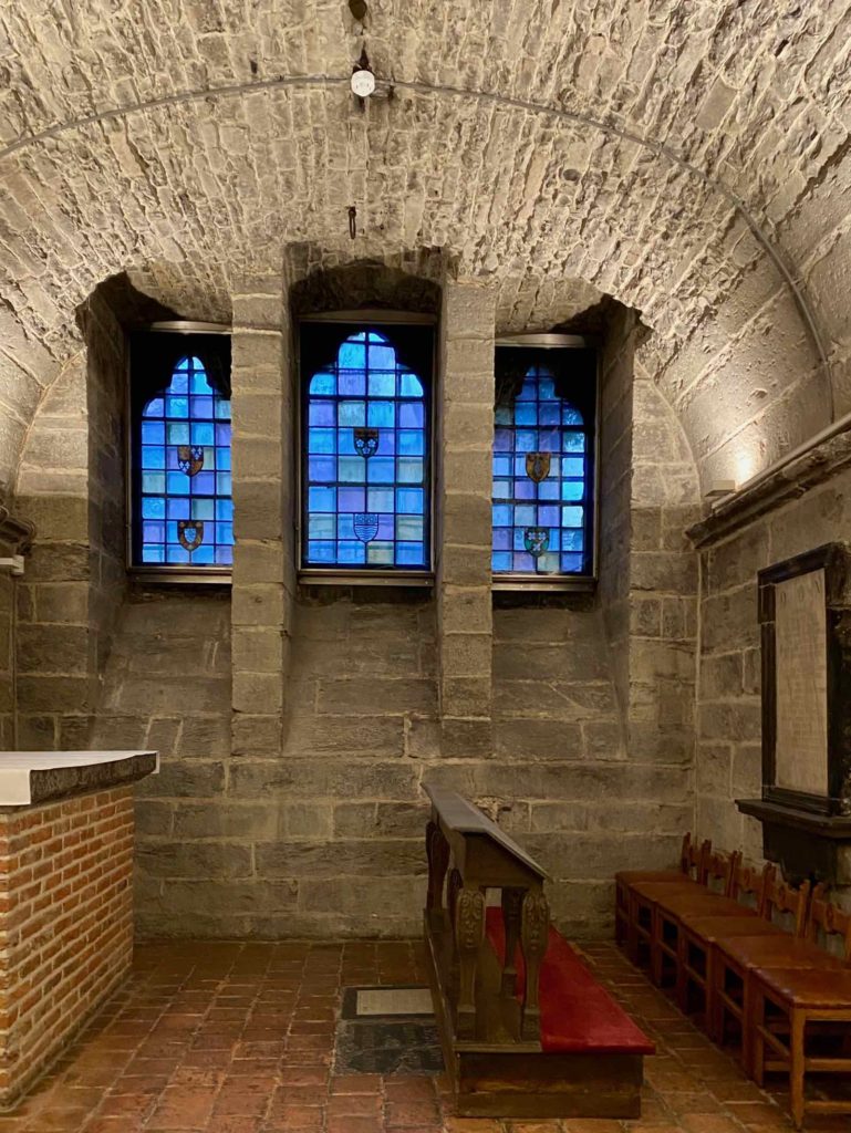 Gand-cathedrale-saint-bavon-crypte-vitraux