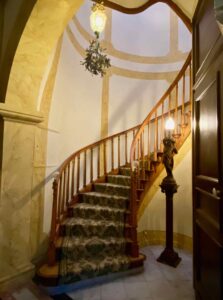 Maison-Natale-de-Gaulle-Lille-escalier
