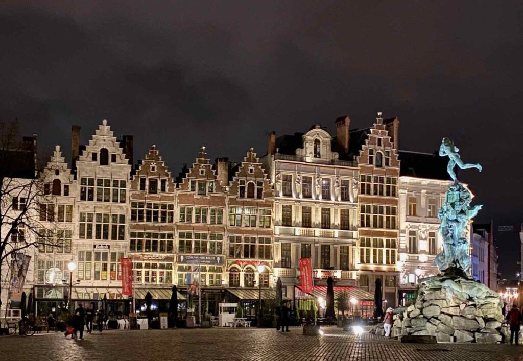 Anvers-Grote-Markt-nuit