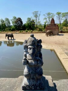 Pairi-Daiza-Le-Royaume-de-Ganesha-elephants
