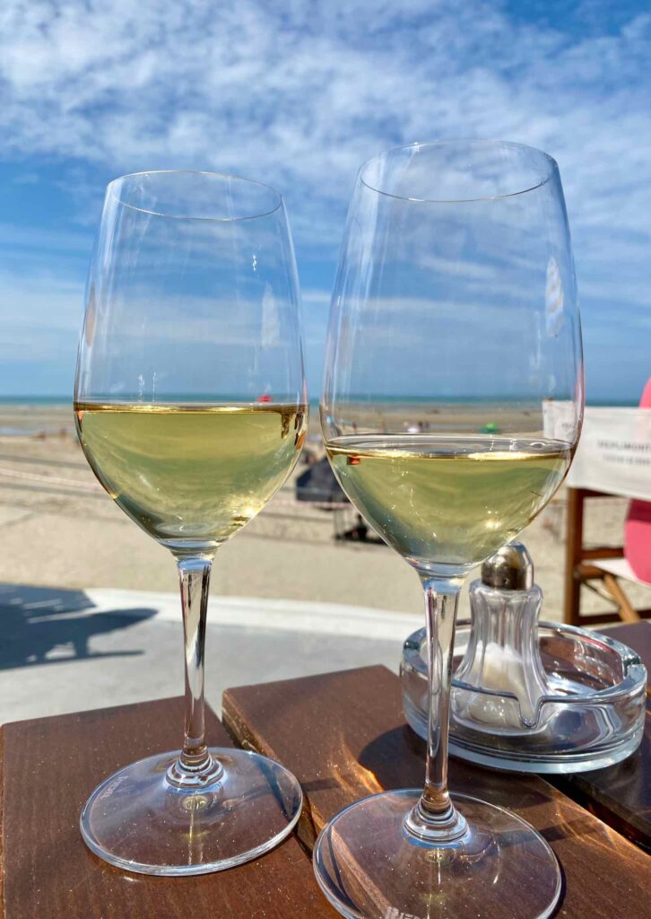 Merlimont-Sur-Mer-deux-verres-vin-blanc