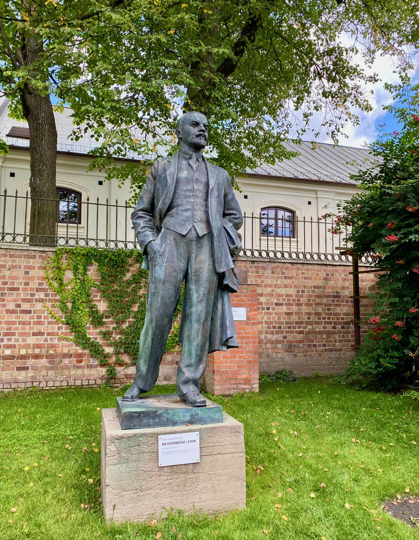 Koslowka-chateau-des-Zamoyski-statue-Lenine-parc
