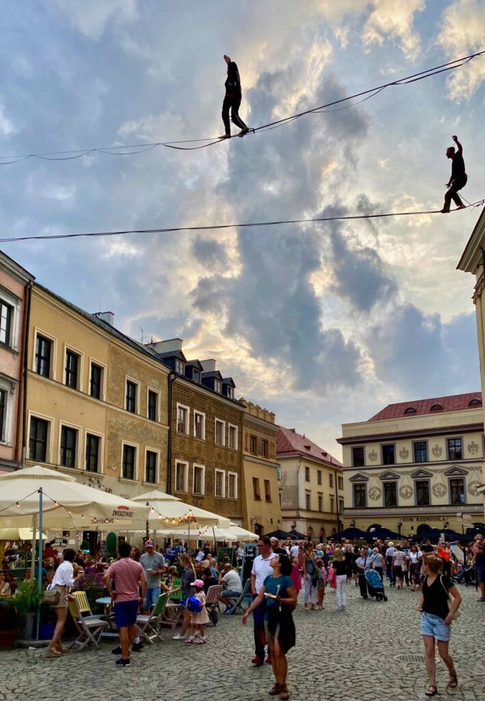 Lublin-en-Pologne-Festival-Carnaval-des-Magiciens-funambules