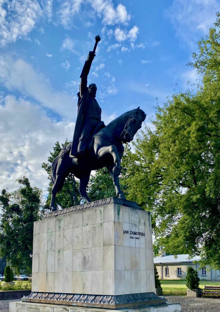 Zamosc-Pologne-statue