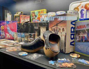 Expo-ABBA-Domaine-de-la-Bataille-de-Waterloo-objets-promo-Abba