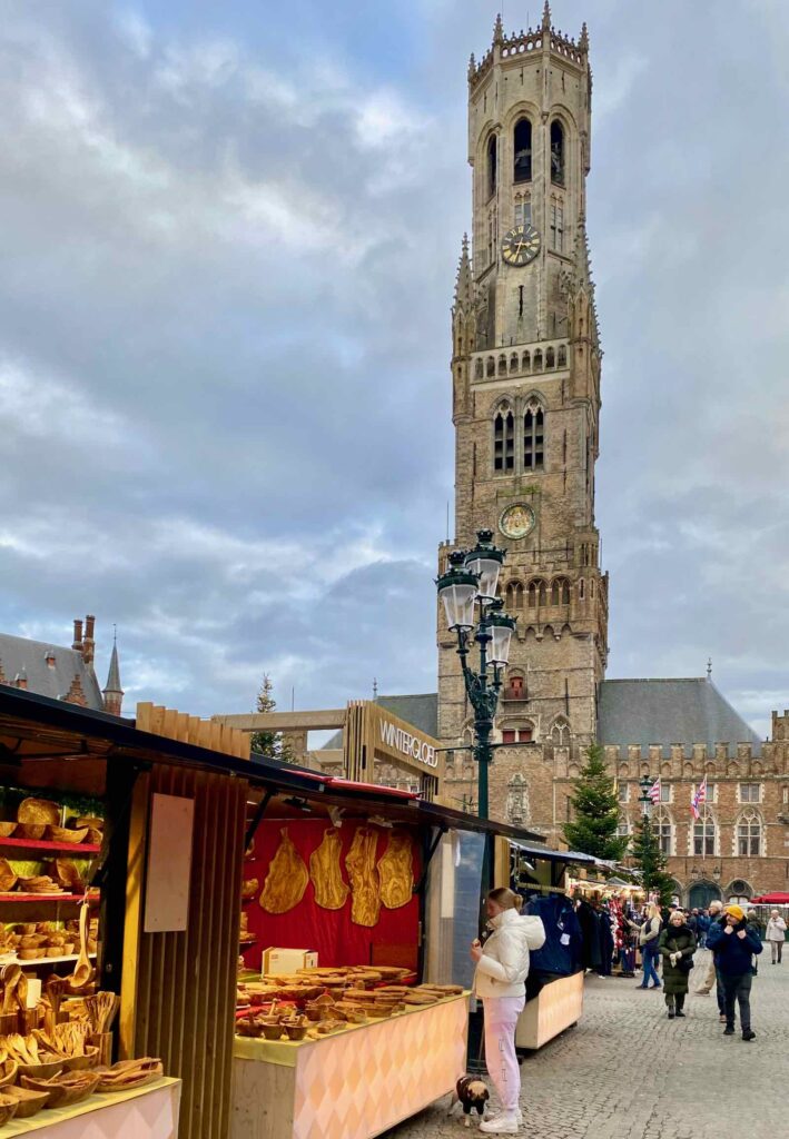 Bruges-Lueur-d-Hiver-marche-Noel-Markt-beffroi