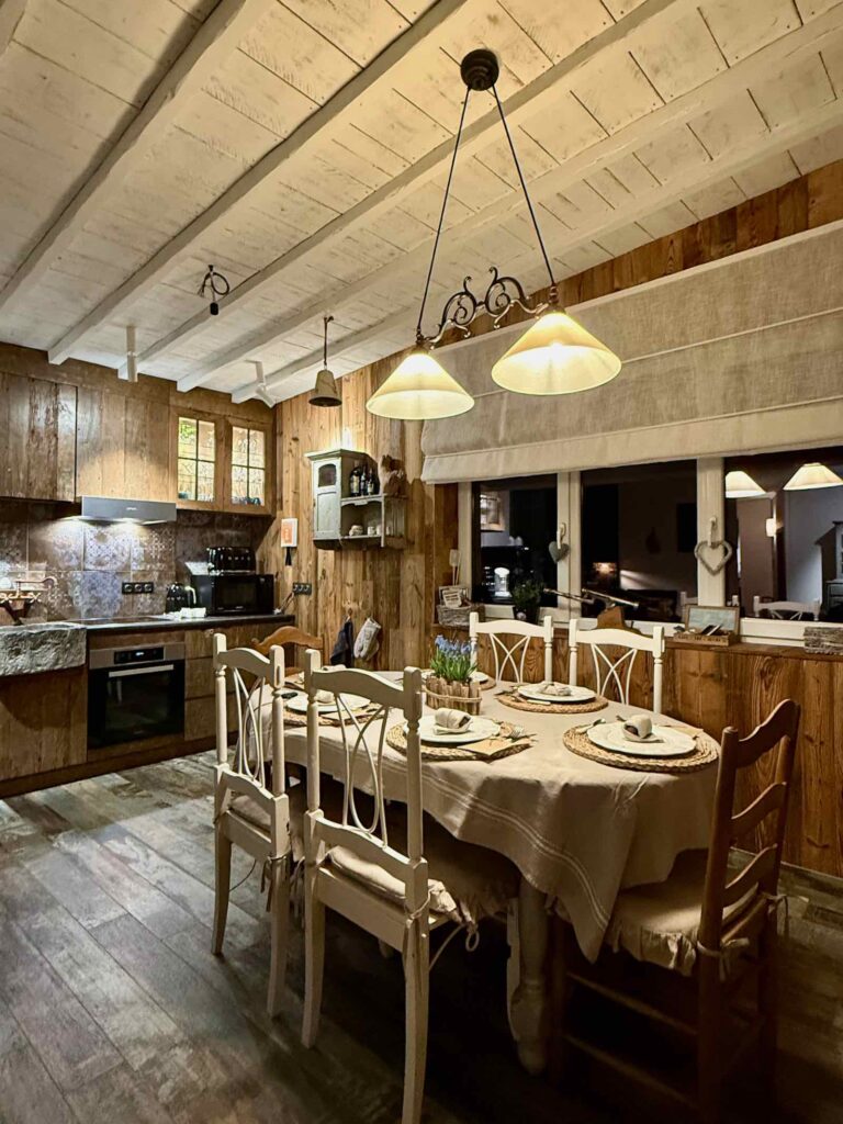 Ardenne-belge-Florennes-chalet-etangsalle-a-manger