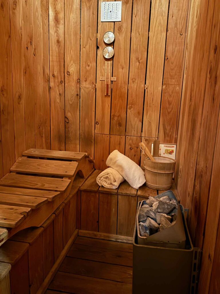 Ardenne-belge-La-Balade-des-Gnomes-sauna-chambre-La-Casa-Tireli-Rela