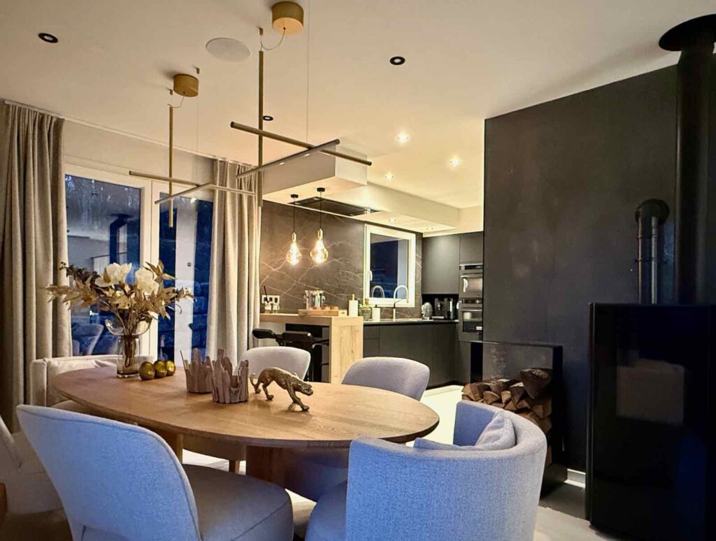 Ardenne-belge-gîte-Barvaux-sur-Ourthe-salle-a-manger-nuit