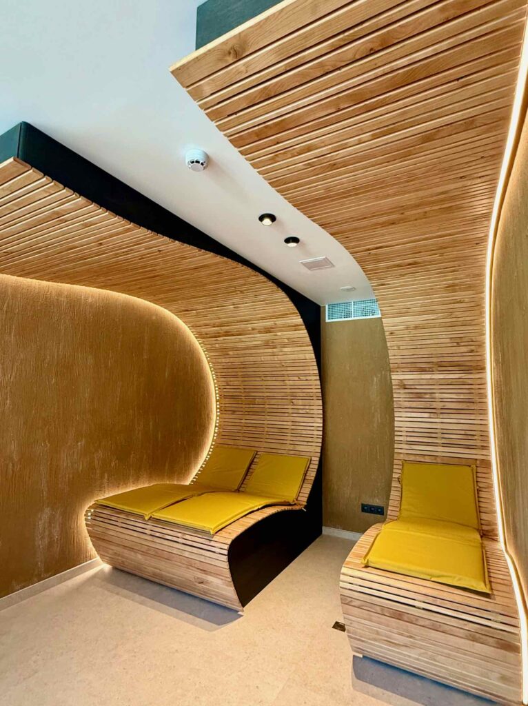 La-Claire-Fontaine-La-Roche-sur-Ardenne-spa-salle-repos