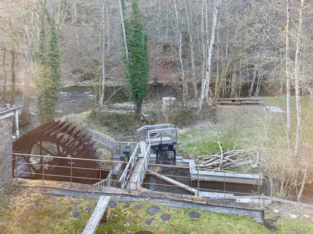 Les-Cabanes-de-Rensiwez-Houffalize-aube-moulin