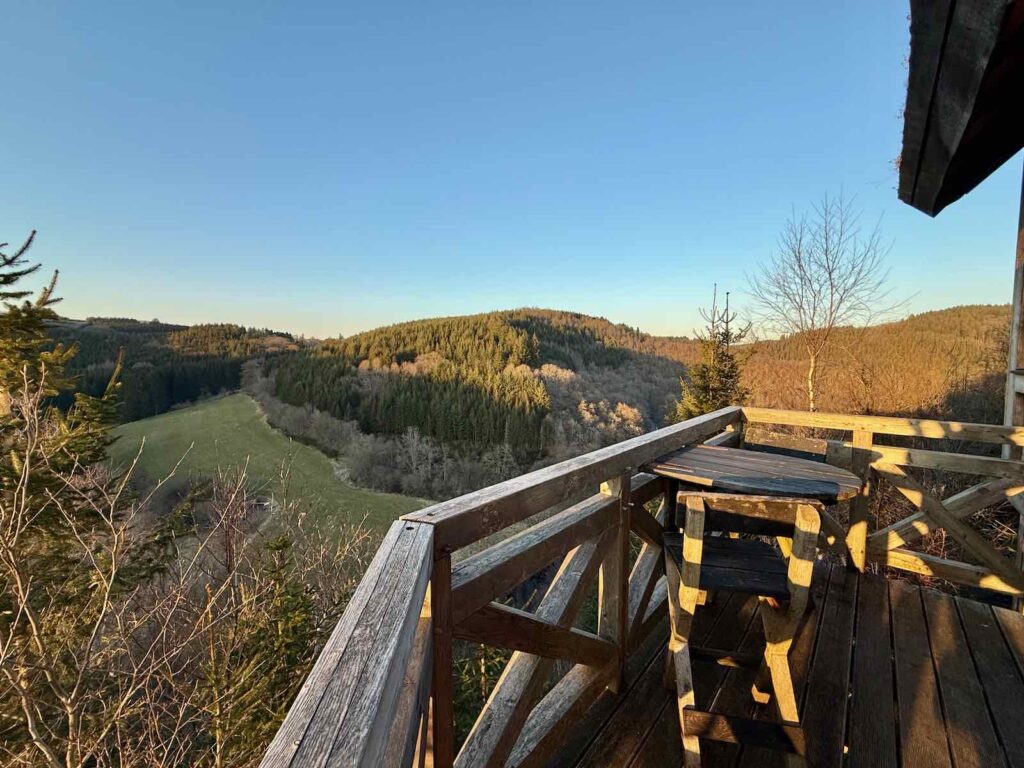 Les-Cabanes-de-Rensiwez-Houffalize-vue-panoramique