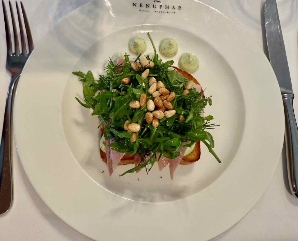 Afsnee-restaurant-Le-Nenuphar-toast-anguille-fumee