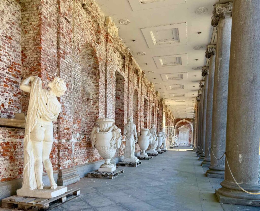 Chateau-de-Seneffe-Wallonie-statues