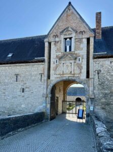 Chateaux-en-Wallonie-Lavaux-Sainte-Anne-entree