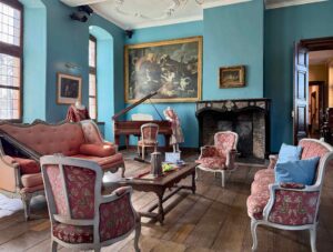 Chateaux-en-Wallonie-Lavaux-Sainte-Anne-salon-bleu-et-rose