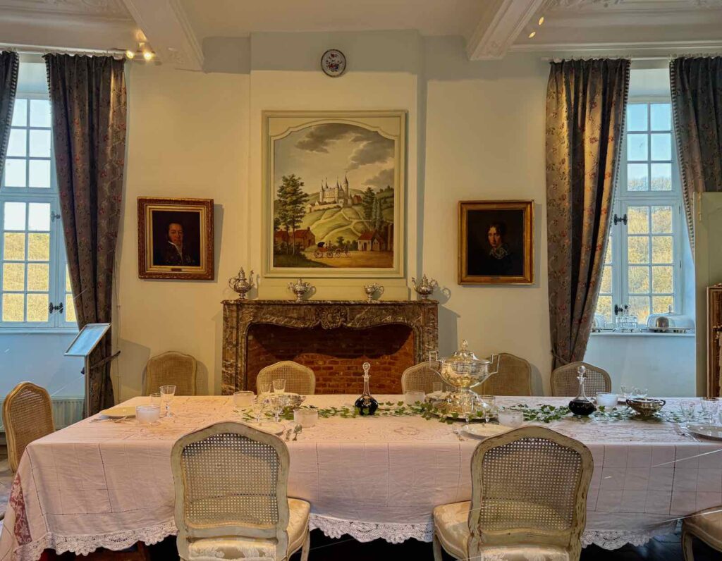 Chateaux-en-Wallonie-Veves-salle-a-manger