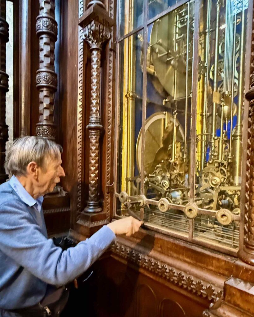 Beauvais-Cathedrale-saint-Pierre-arriere-horloge-astronomique
