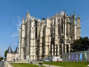 Beauvais-Cathedrale-saint-Pierre-de-loin