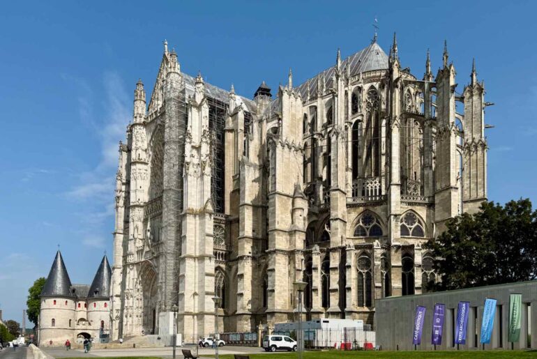 Beauvais-Cathedrale-saint-Pierre-de-loin