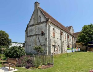 Beauvais-La-Maladrerie-avec-banc