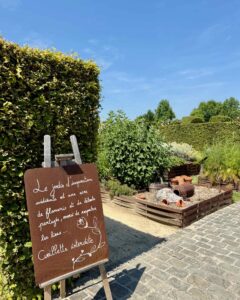 Beauvais-La-Maladrerie-entree-jardijn-medieval