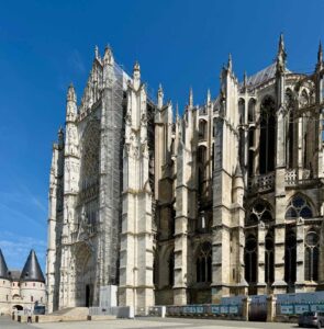 Beauvais-cathedrale-Saint-Pierre-entiere