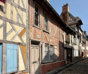 Beauvais-quartier-episcopal-cinq