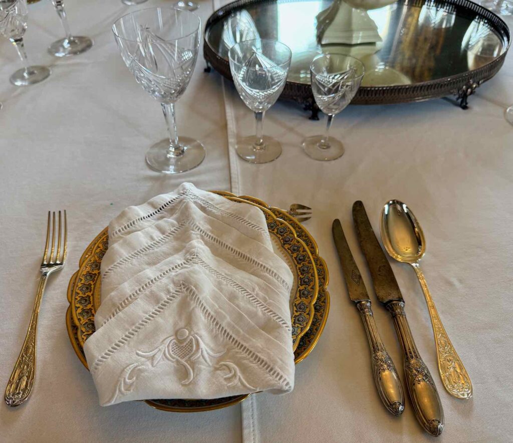 Chateau-d-Hardelot-couvert-dresse