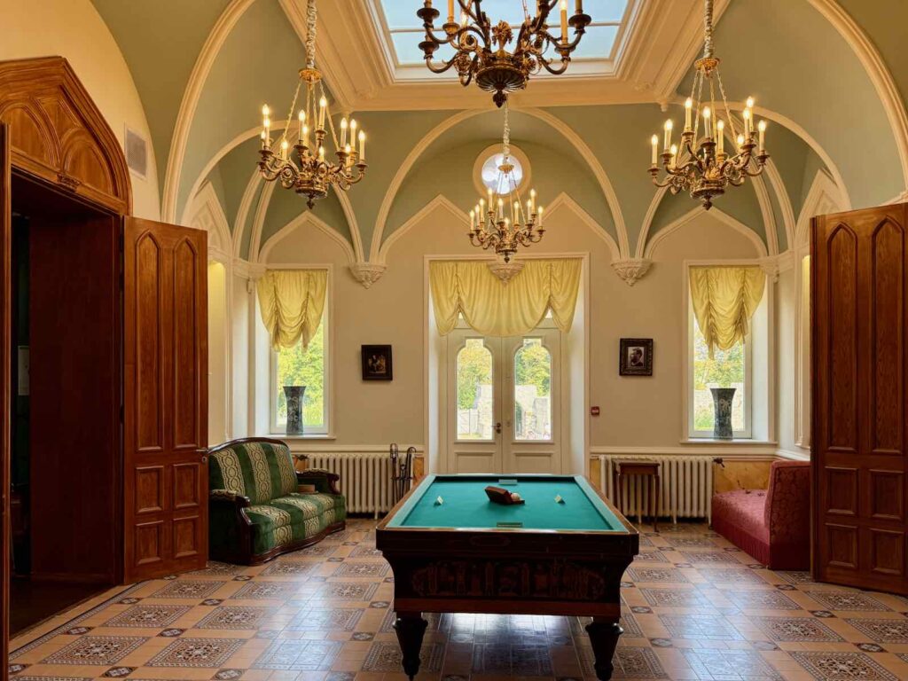 Chateau-d-Hardelot-salle-billard-large