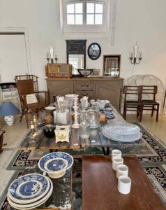 La-Chartreuse-de-Neuville-sous-Montreuil-brocante