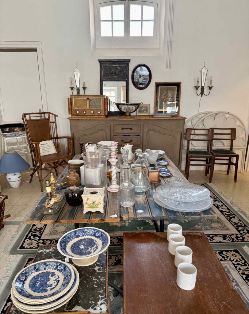 La-Chartreuse-de-Neuville-sous-Montreuil-brocante