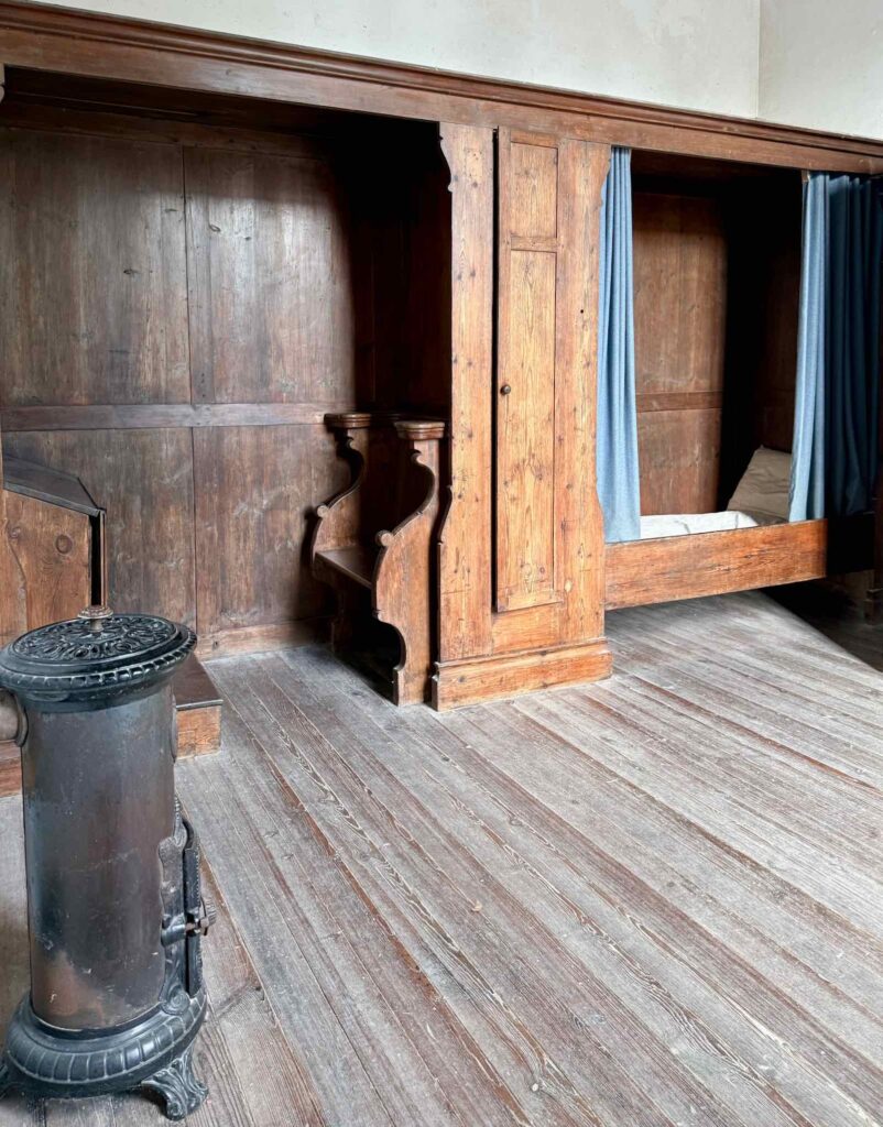 La-Chartreuse-de-Neuville-sous-Montreuil-ermitage-interieur