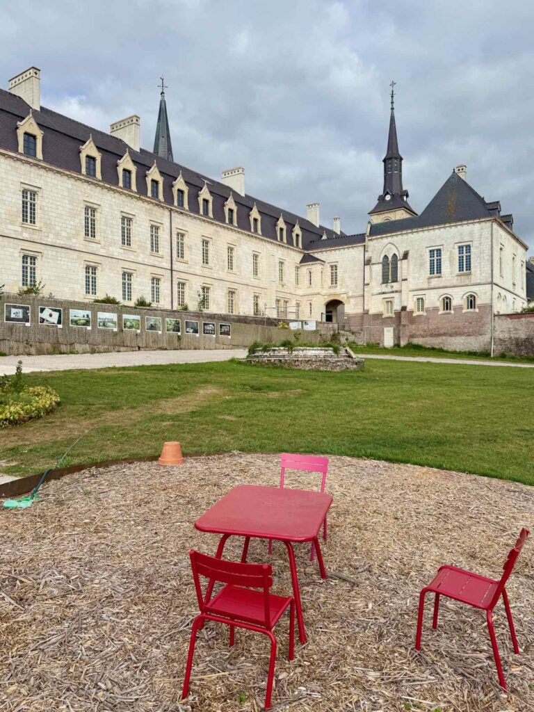 La-Chartreuse-de-Neuville-sous-Montreuil-jardin-huit