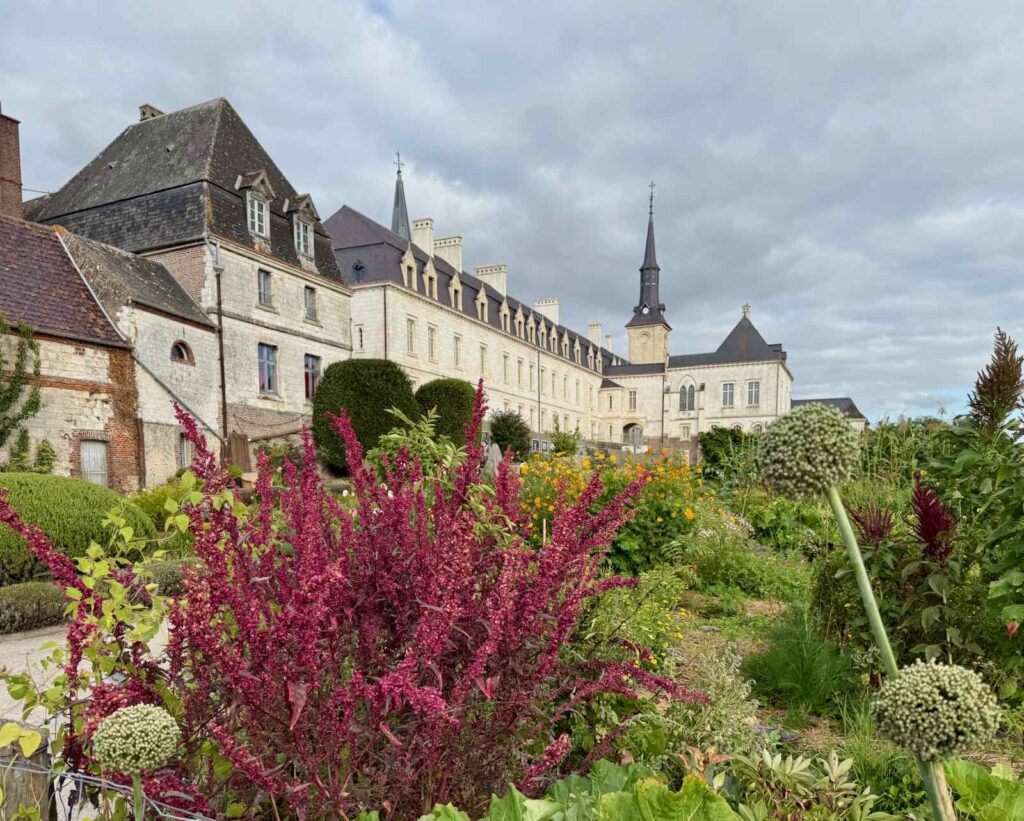 La-Chartreuse-de-Neuville-sous-Montreuil-jardin-sept